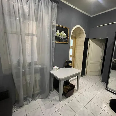 Apartment центр с двориком 2к с животными тварини посуточно подобово *