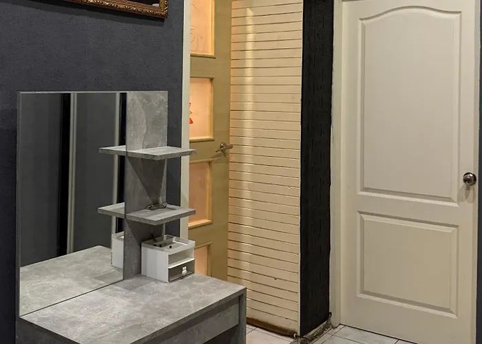 центр с двориком 2к с животными тварини посуточно подобово Apartment *